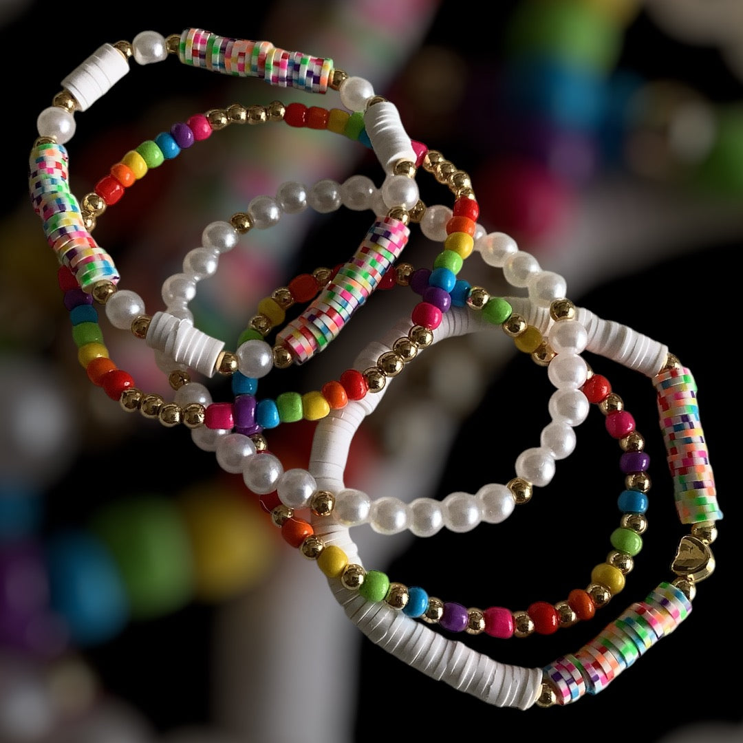 Rainbow Confetti bracelet stack – multicolour seed beads and pearl-look accents
Handmade 5-piece bracelet set with silver and bright colours
Playful bracelet stack with rainbow tones and party vibe – Rainbow Confetti
Colourful beaded stretch bracelets with pearls and clay discs
Bright 5-piece handmade bracelet set – perfect for gifting