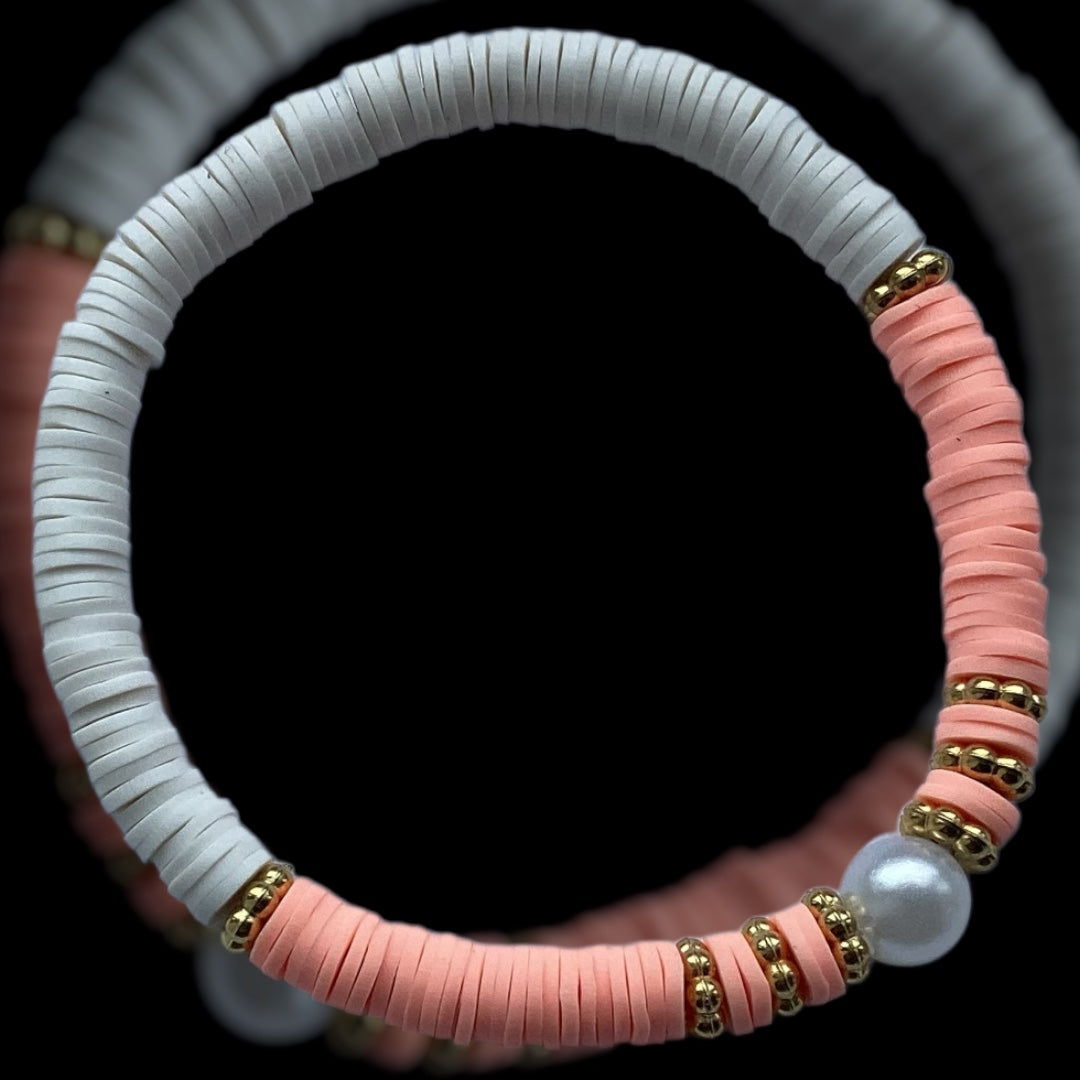 Blush Pearl bracelet with peach and white polymer beads
Handmade bracelet with gold accents and pearl-look charm
Peach-toned stretch bracelet with gold spacers – Blush Pearl
Lightweight feminine bracelet in soft pastel tones
White and peach bracelet with elegant gold and pearl finish