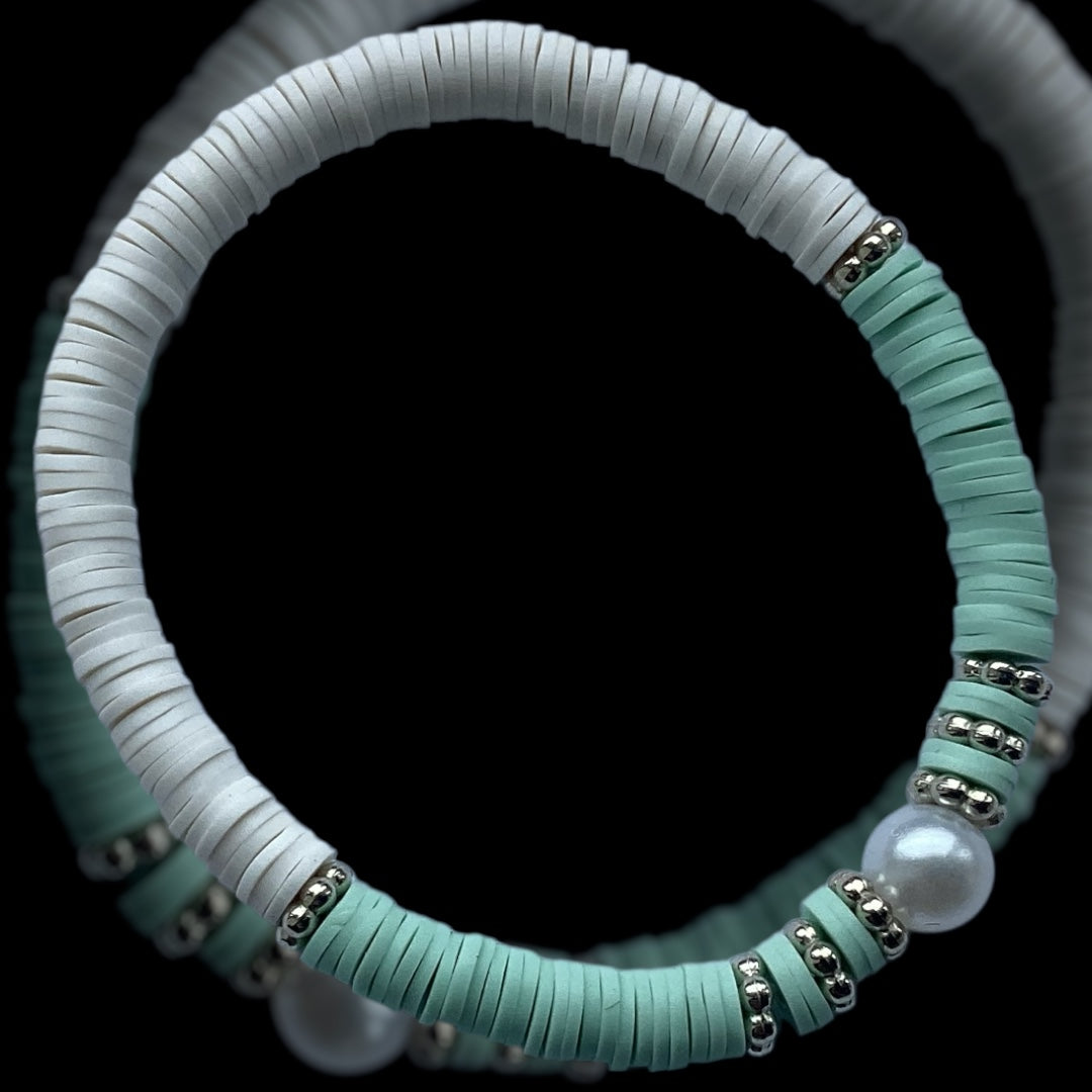 Mint Pearl bracelet with white and green beads
Silver-accented bracelet with pearl focal bead
Handmade mint and white bracelet – Mint Pearl
Soft toned bracelet with clean silver highlights
UK handmade pastel bracelet with silver finish