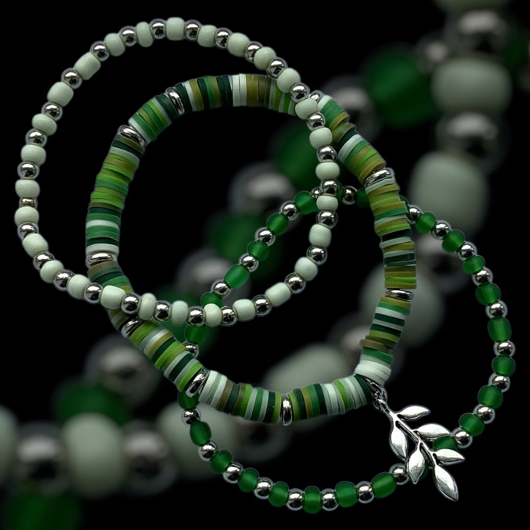 Meadow Fern bracelet stack – green and silver beads with leaf charm

Handmade 3-piece bracelet set with polymer discs and glass beads

Nature-inspired bracelet trio in sage, forest green, and silver

Beaded bracelet set with silver leaf charm – Meadow Fern Stack

Earthy green bracelet stack with botanical tones – UK made