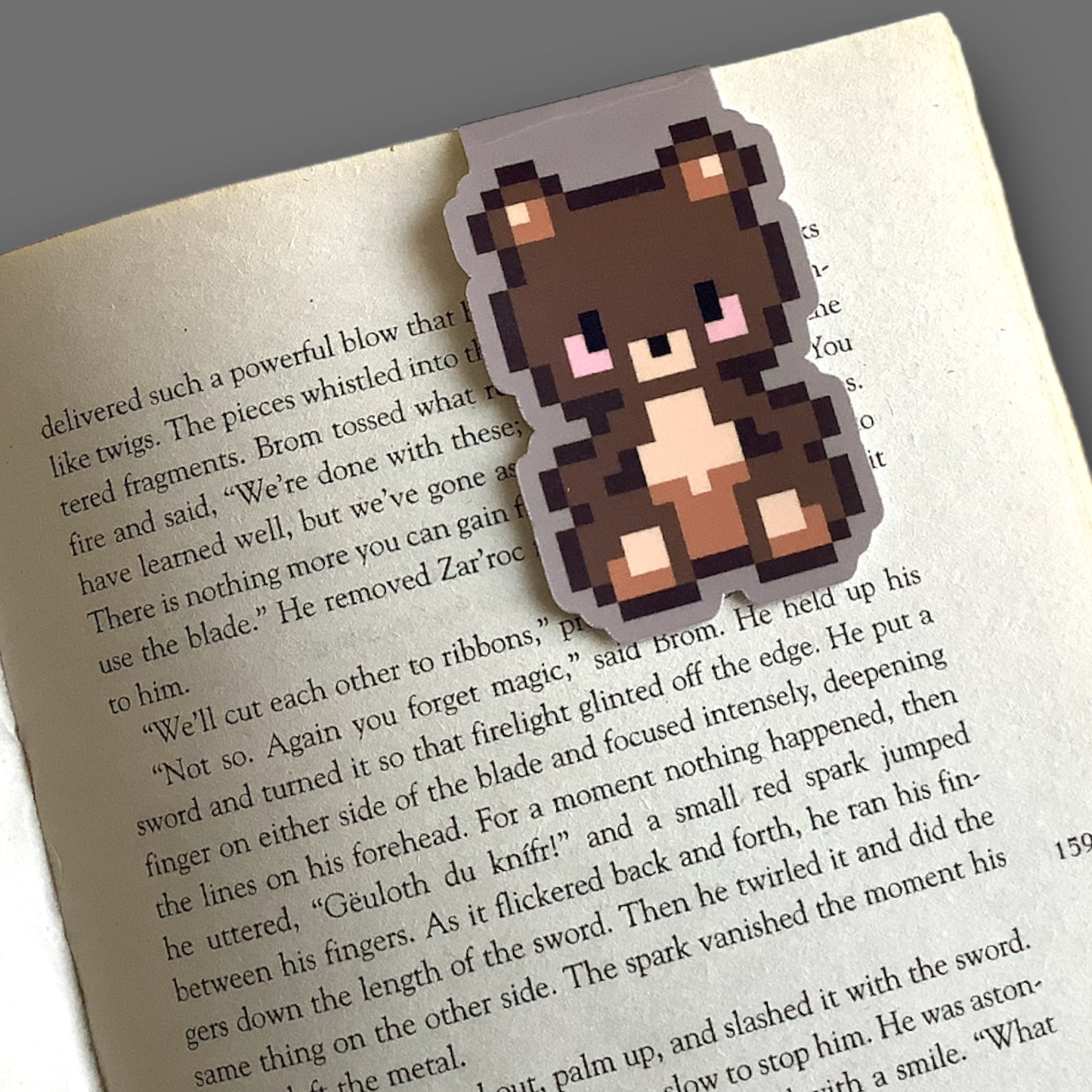 PIXEL MAGNETIC BOOKMARK - BROWN BEAR