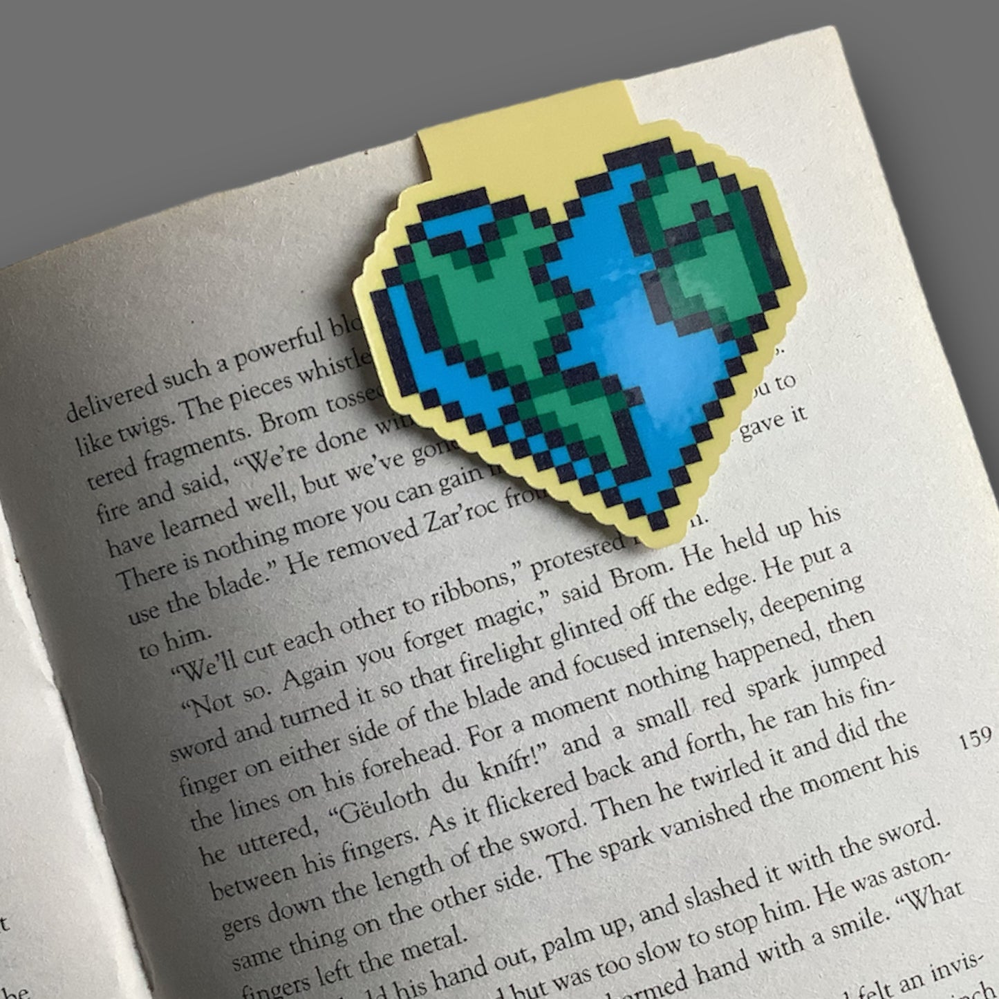 PIXEL MAGNETIC BOOKMARK - EARTH HEART - B GRADE