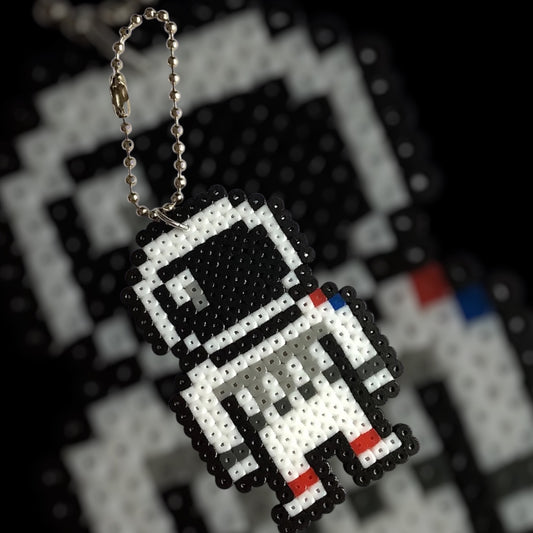 PIXEL SPACEMAN KEYCHAIN